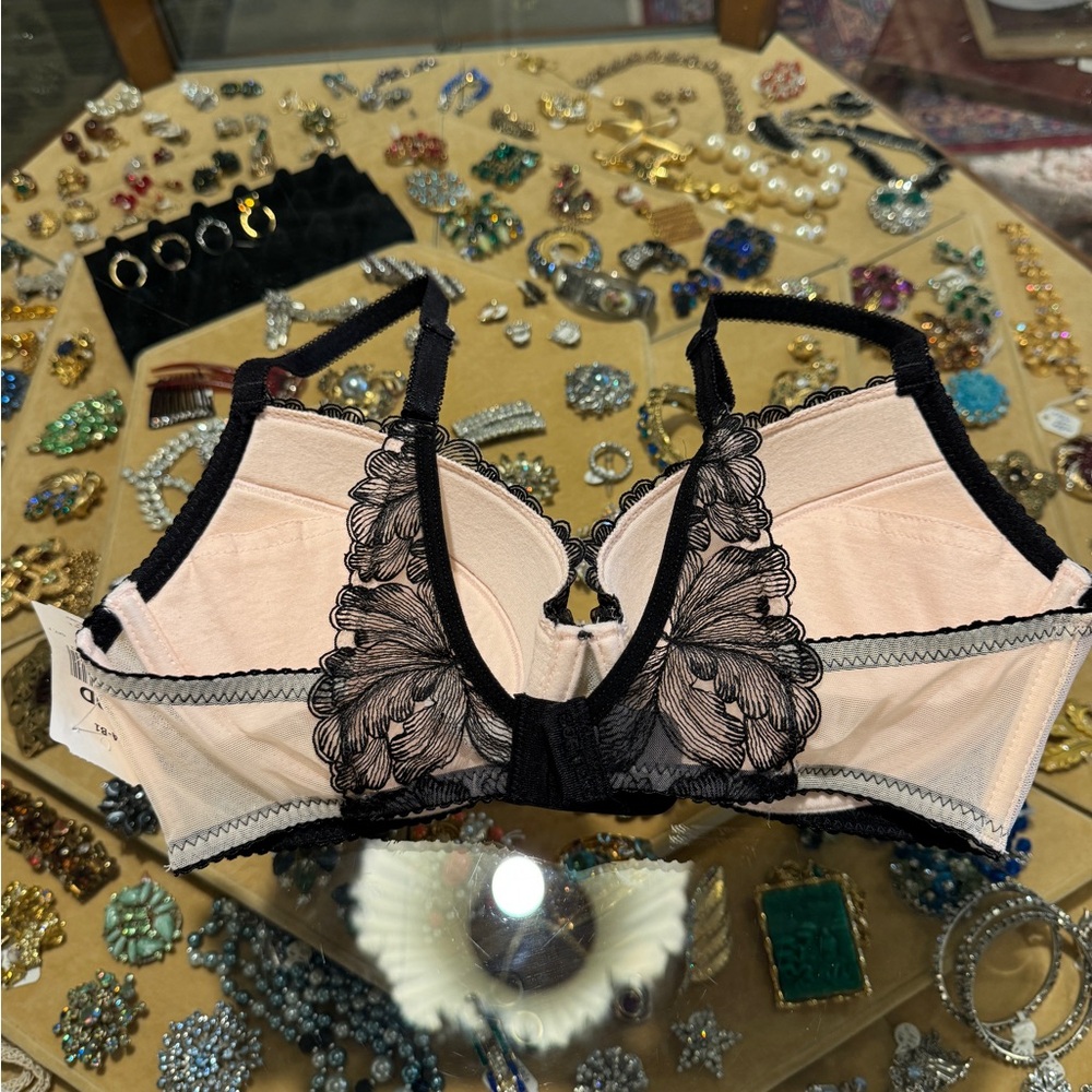 Gorteks Polish push up lace flora floral bra with removable push up pads - Picture 4 of 9